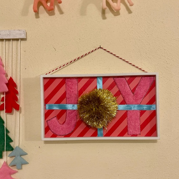 NWT WONDERSHOP JOY FLEECE RIBBON POM POM CHRISTMAS HOLIDAY WALL ART - Picture 2 of 10